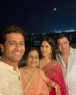 Ayeee.. Pehla Karwa Chauth of Vicky Kaushal and Katrina kaif and look at these happy pictures of our