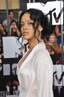 The Best Head-Turning Rihanna Hairstyles