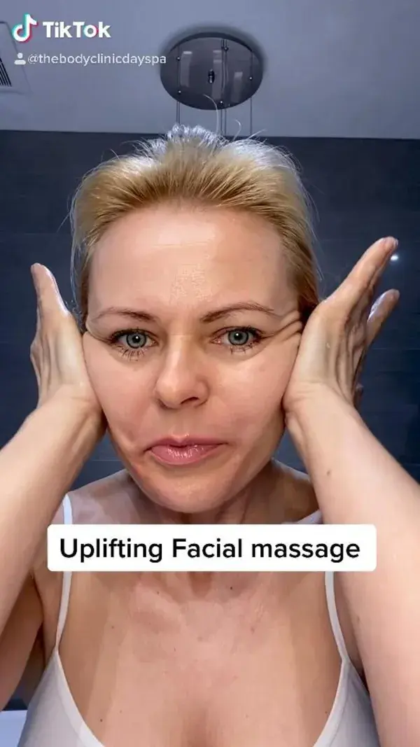 Uplifting facial massage 