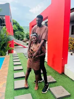 Sweet love: “Tallest man in South Africa” and his petite girlfriend celebrate their love (Photos)
