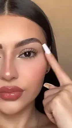 How not to and how to do eyebrows🖤