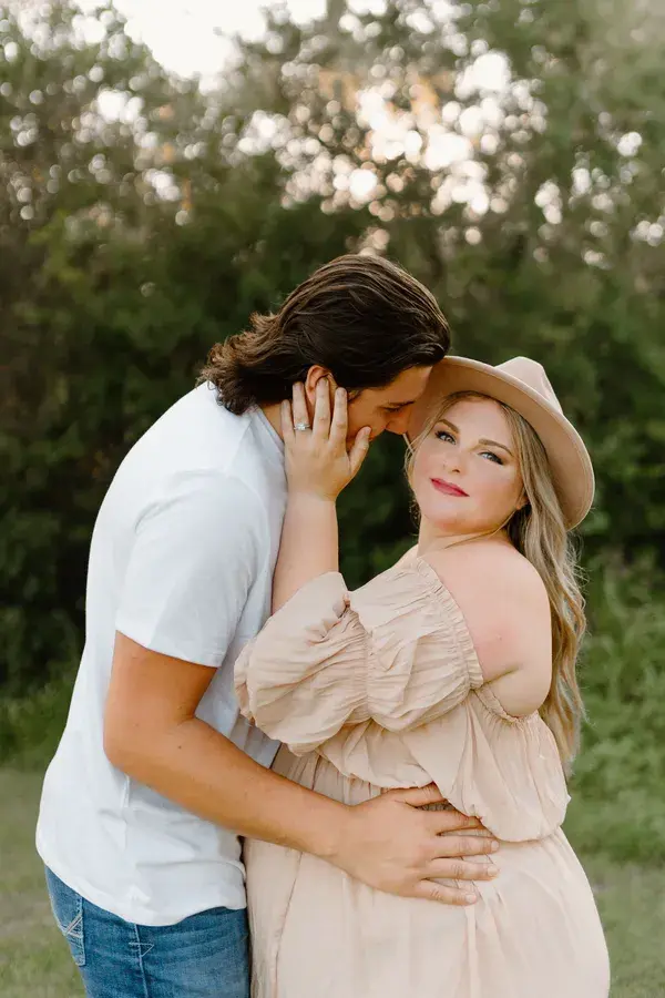 Plus size maternity pictures taken by Bree Smith