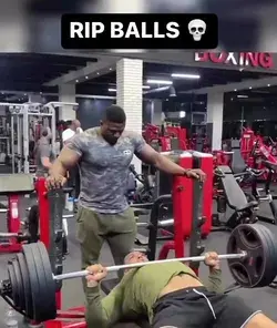 Bro took it like a champ 💪🥜 Credit IG-: Hard_aesthetics_ #gymfail #gymfails #gymfunny #gymfunnies