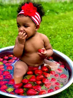 Strawberry baby bath 