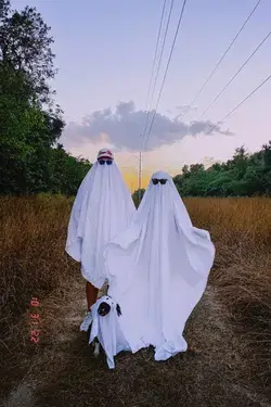 sheet ghost Halloween photoshoot