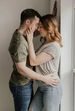 Cozy Indoor Couples Photoshoot