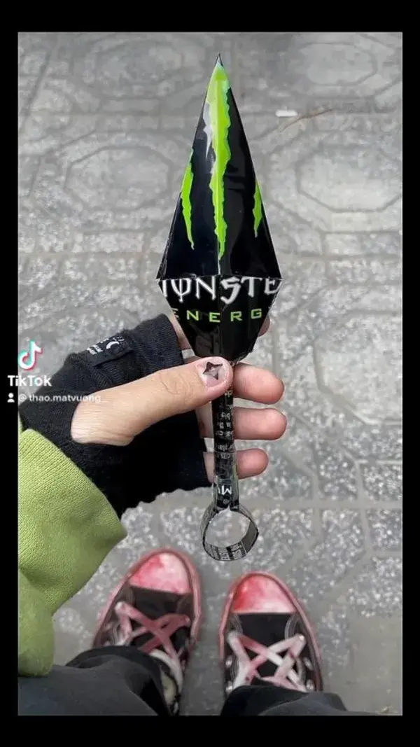 Kunai by Monster Energy can