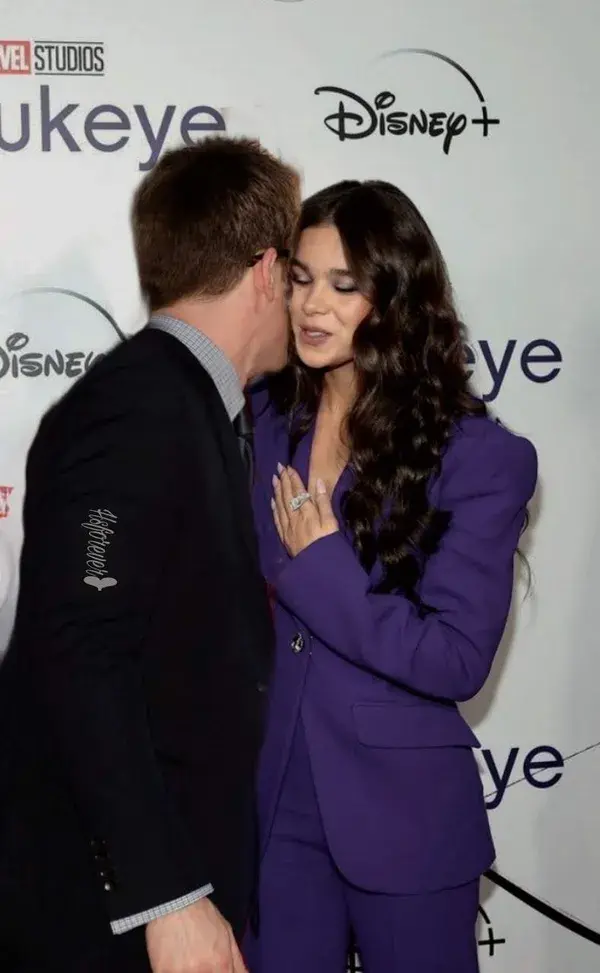 Hailee Steinfeld and Chris Evans