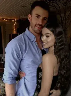 Hailee Steinfeld And Chris Evans