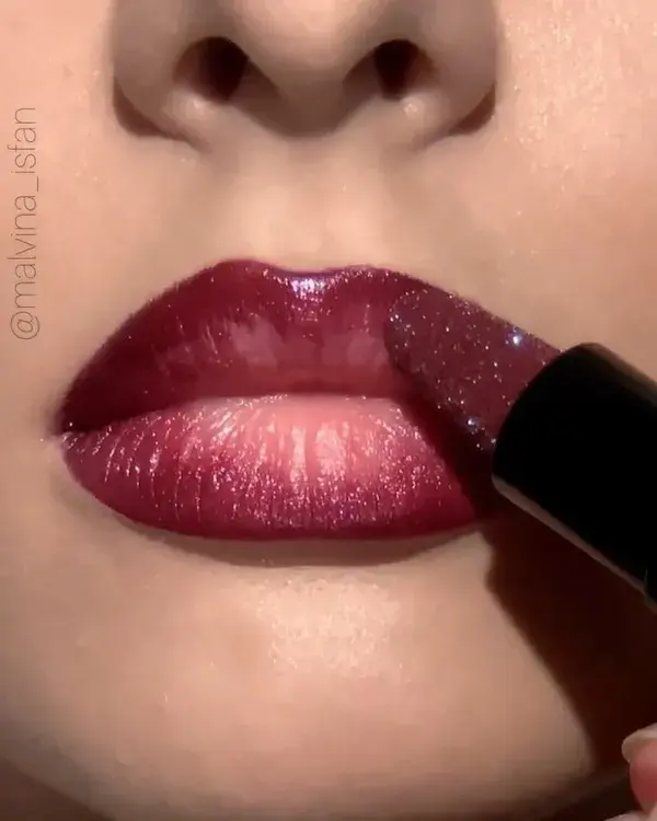 GLITTERY BURGUNDY FALL LIPS