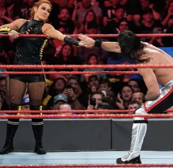 Becky Lynch & Seth Rollins 