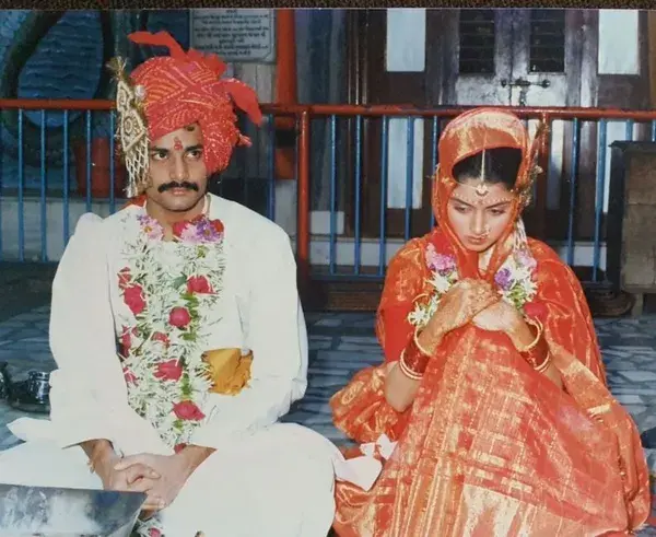 Bhagyashree Shares Unseen Wedding Picture With Himalay, Re-Lives The Moment Again After 33 Years