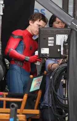 tomhollanduk 