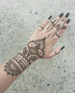 "Tatuajes de Henna y Otros" ~~Rosario Contreras~~