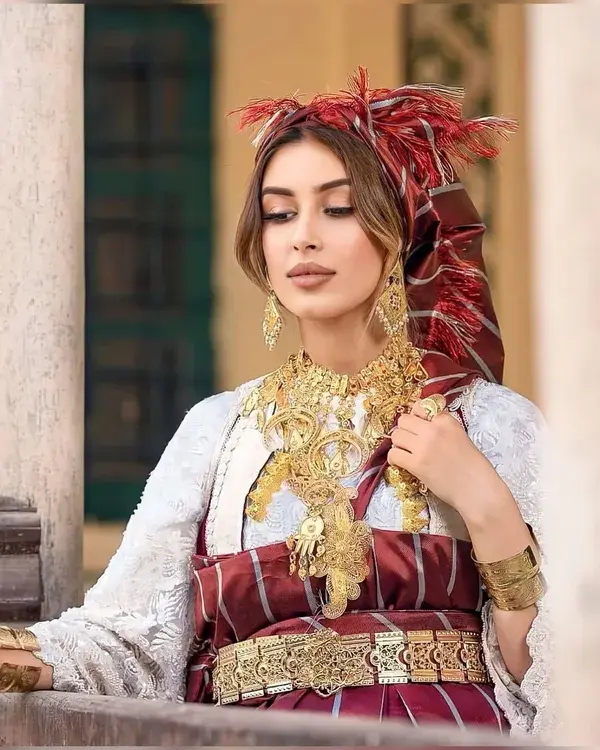 libyan woman in traditional libyan women’s wear 🇱🇾