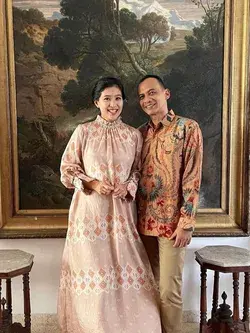 Intip 7 Potret Kemesraan Olivia Zalianty &amp; Suami yang Jarang Tersorot