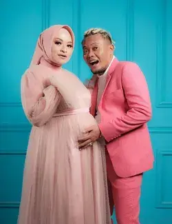 8 Foto Maternity Nathalie Holscher, Sule Tampil Dengan Gaya Rambut Gimbal