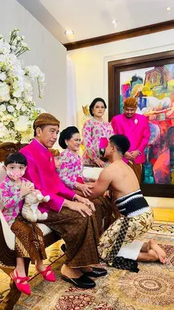 Foto: Jan Ethes Hingga Sedah Mirah yang Bikin Salfok Saat Sungkeman Kaesang