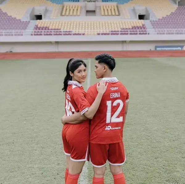 8 Inspirasi Foto Prewedding Kaesang dan Erina Gudono, Gaya di Lapangan Bola