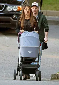 The Heartwarming Love Story of Lionel Messi and Antonella Roccuzzo (h