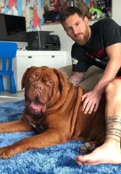 OMG !! LEONEL MESSI AND HIS GIANT DOG