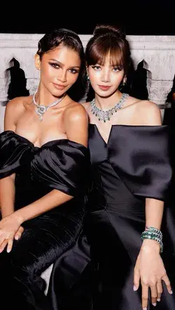 LISA with ZENDAYA at the Bulgari Mediterranea Event in Venice! #LISAatBvlgariRunway