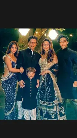 king khan with family images / shahrukh khan & family pics.