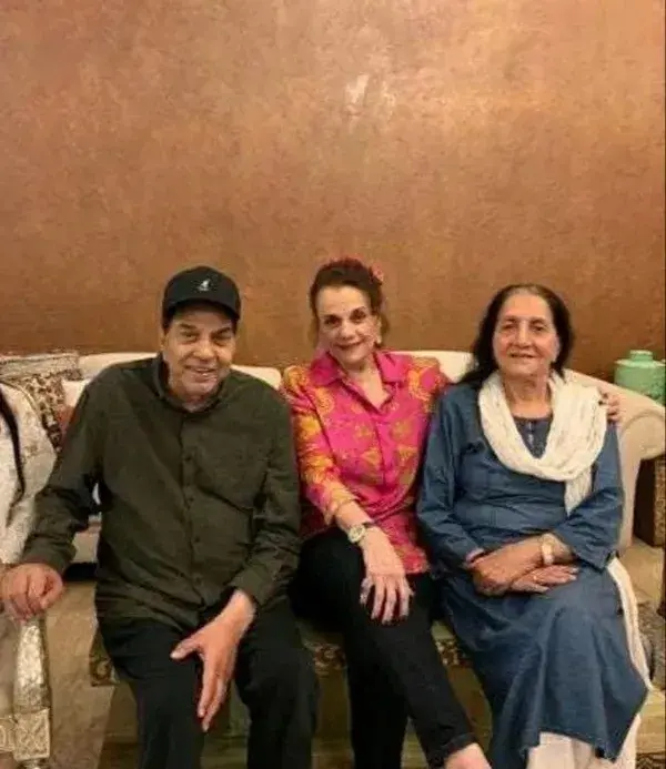 Mumtaz, Dharmendra with his first wife Prakash Kaur