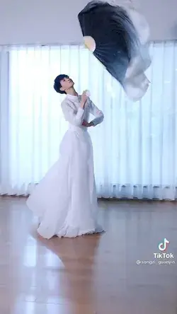 Beautiful Hanfu Classical Chinese Dance