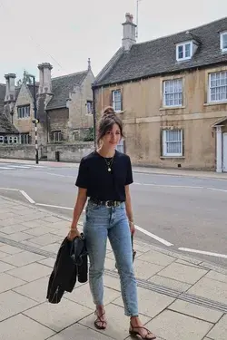 How To Wear Mom Jeans - Fashion Tips For Women