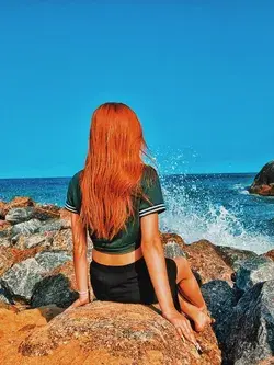 Ruiva na praia