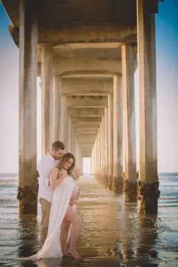 Beach Maternity Photo Shoot