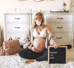 30+ Photos to Take Before Your Due Date (Maternity Photoshoot ideas!)