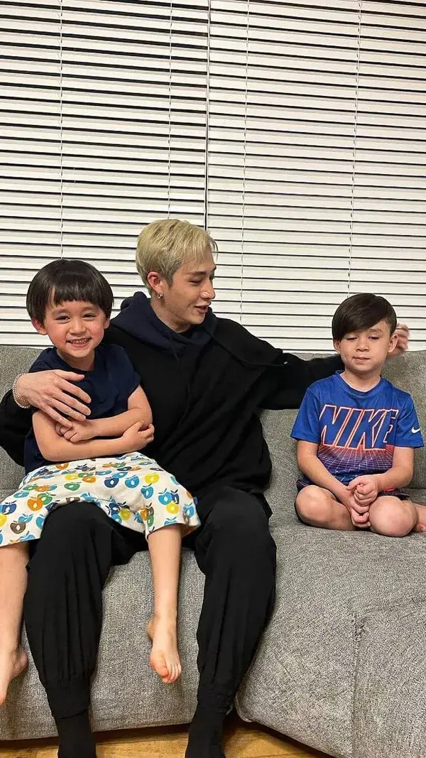 Chan WITH ACTUAL CHILDREN 😭