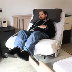 Esta silla gira para ayudar a personas con movilidad limitada