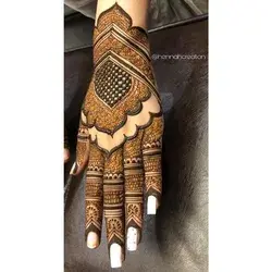 Stylish back hand mehndi