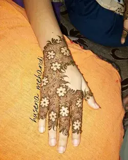 Latest Mehndi Designs For Girls