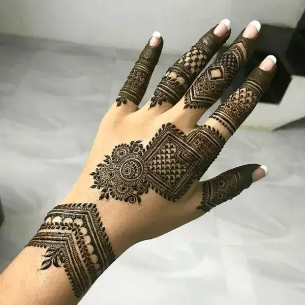 back hand mehndi