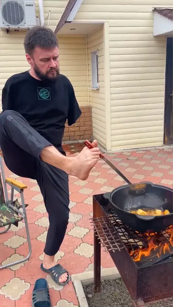 He cooked dinner for the whole family with his feet!