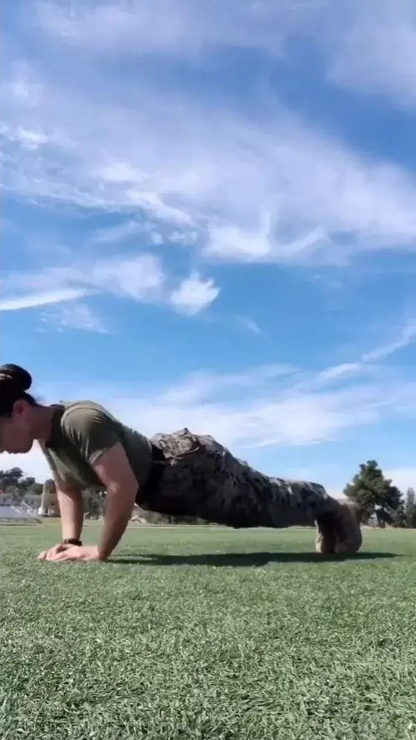 Entrenamiento rápido de peso corporal// @cherryline.p.arroyo