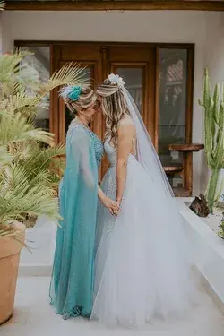 A mãe da noiva - Emoção em casamento na praia