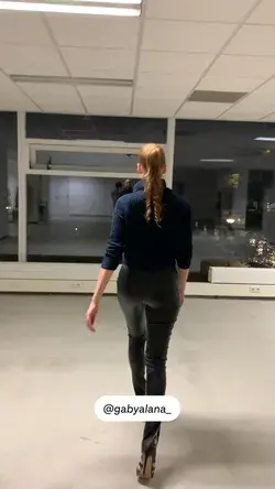 Basic catwalk routine redhead model