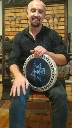 🇺🇦 Vitalii from Ukraine 🇺🇦 beat the corona with amazing solo darbuka. 