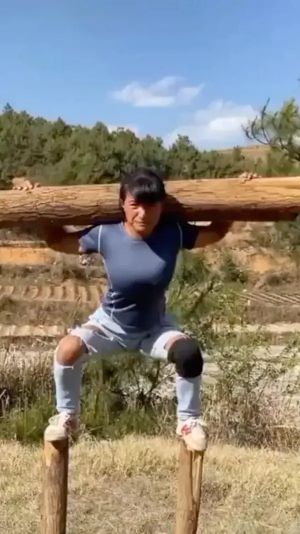 Impressive work-out using a piece of wood