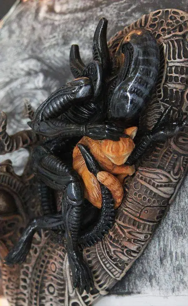 Xenomorph and Jones