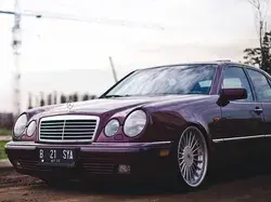 Mercedes-Benz (W210)