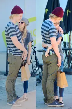 Evan Peters and Emma Roberts paparazzi 2013


Evan Peters and Emma Roberts rare photoshoot cute kiss
