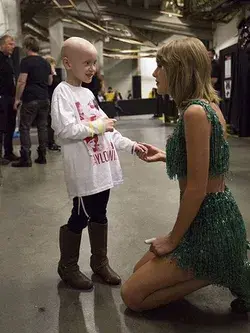 taylor swift - with fans