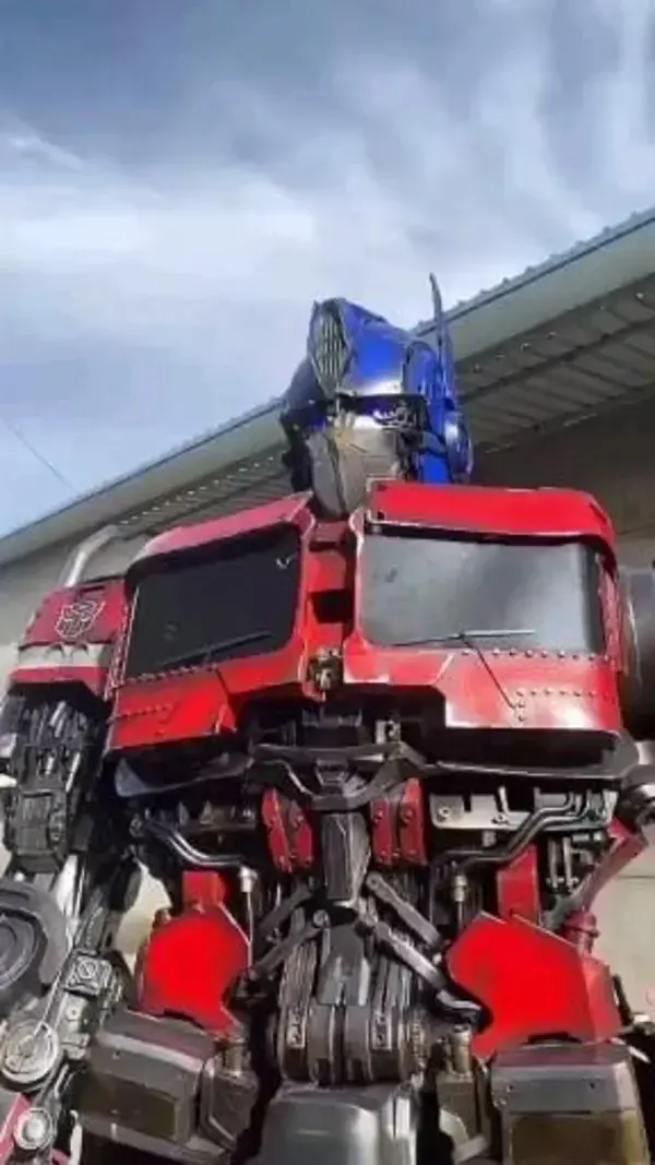 Awesome Transformers Optimus Prime 1:1 Hand-built Model 