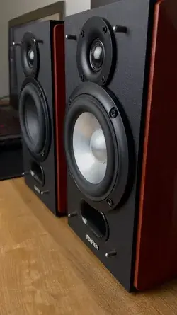 Feel the bass effect of Edifier P17 speakers